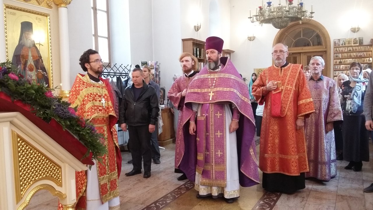 Священники храма Мефодия и Кирилла г.Саратова