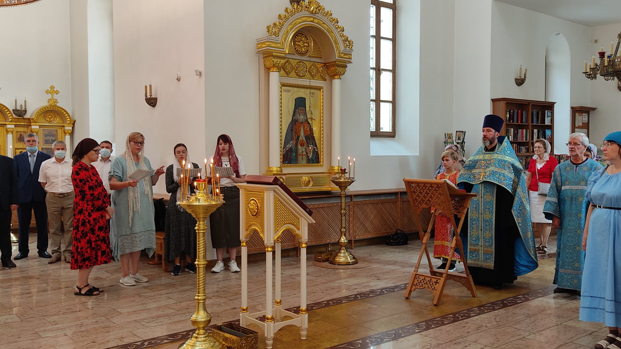 Молебен на начало нового учебного года в храме Мефодия и Кирилла Саратов