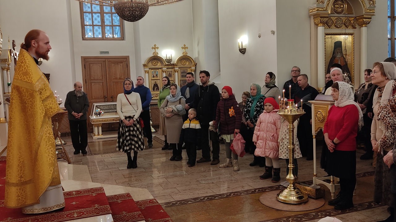 Отец Димитрий Попов на проповеди в храме Мефодия и Кирилла Саратов 2022